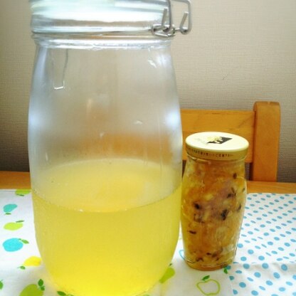 レモネードを作った後のレモンで作りました。レモンバームもIN‼
夏バテ予防に良さそうですね(*^_^*)